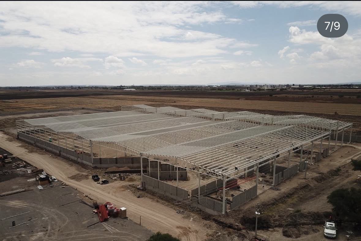 Construcción de nave industrial con estructura metálica